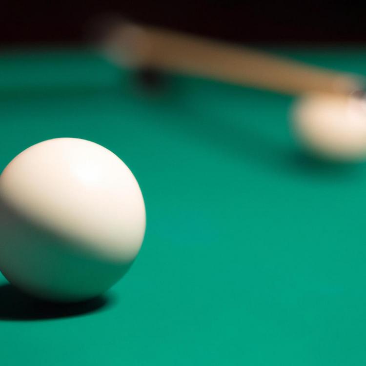 Nac zym polegają faule w bilardzie?